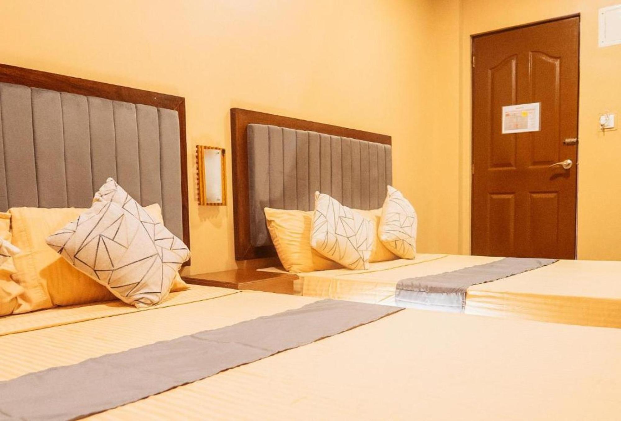 Reddoorz Plus @ Hotel Platinum Occidental Mindoro San Jose  Exteriör bild